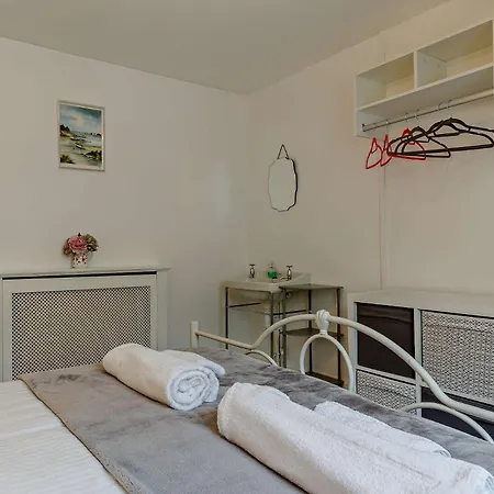 2 Bed In 82537 Holiday home
